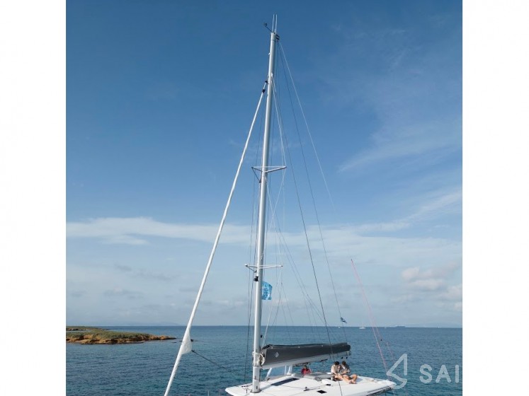 Astréa 42 - Yacht Charter Sailica