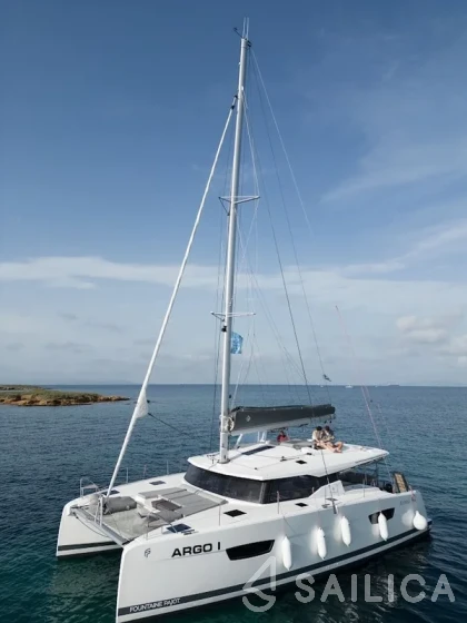 Astréa 42 - Yacht Charter Sailica