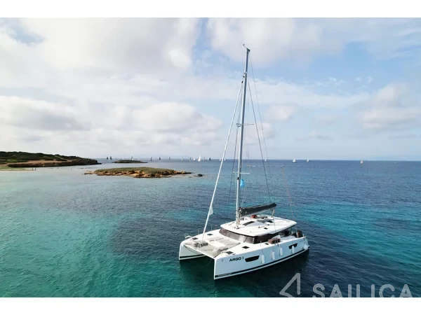 Astréa 42 - Yacht Charter Sailica