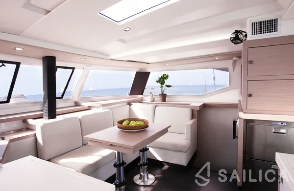 Astréa 42 - Yacht Charter Sailica