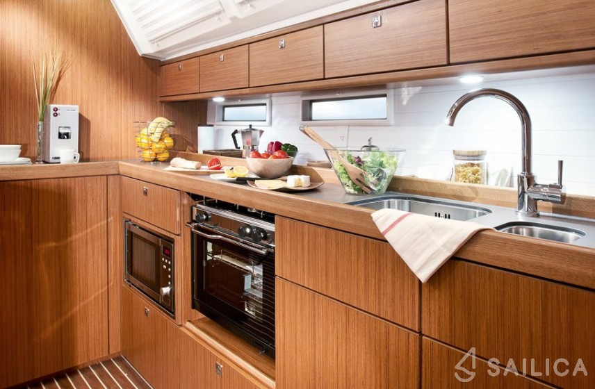 Bavaria 46 Cruiser - Yacht Charter Sailica