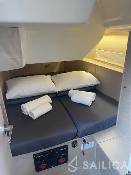 Oceanis 40.1 - Yacht Charter Sailica