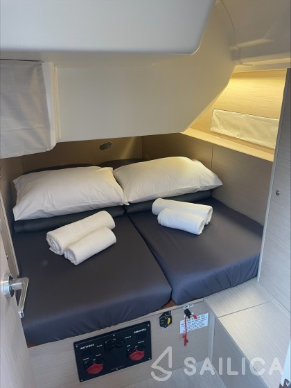 Oceanis 40.1 - Yacht Charter Sailica