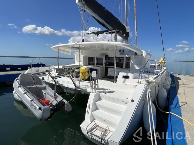 Lagoon 450  Flybridge - Yacht Charter Sailica