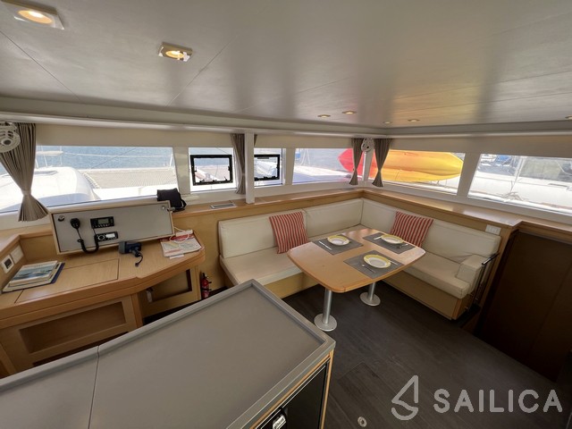 Lagoon 450  Flybridge - Yacht Charter Sailica