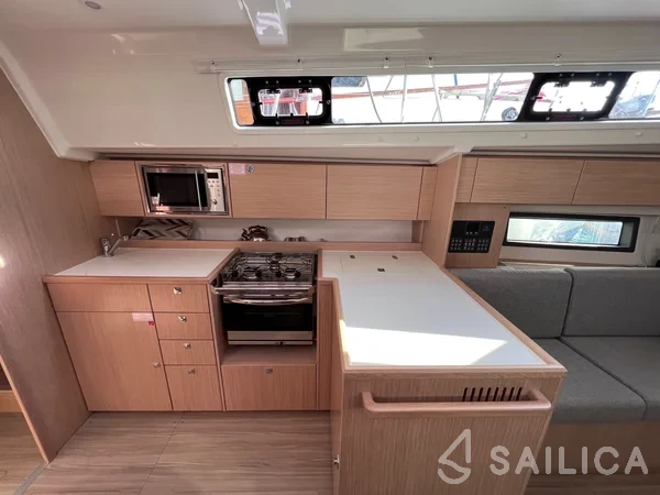 Bavaria C42 - Yacht Charter Sailica