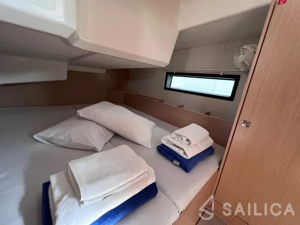 Bavaria C42 - Yacht Charter Sailica