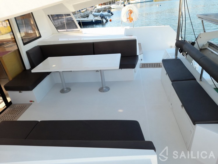 Nautitech 46 Fly - Yacht Charter Sailica