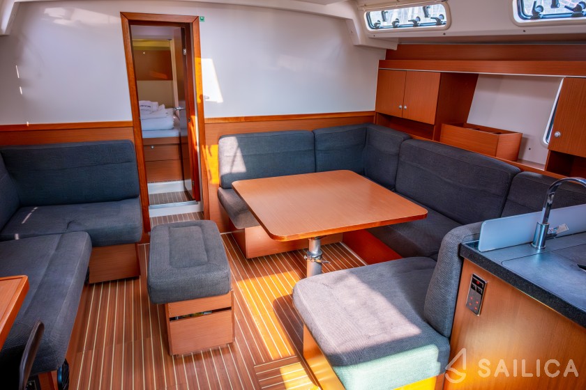 Hanse 445 - Yacht Charter Sailica