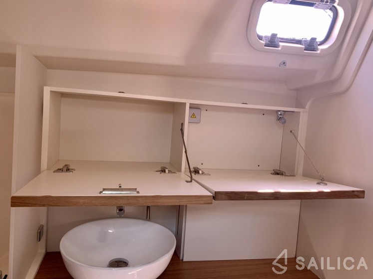 Hanse 445 - Yacht Charter Sailica