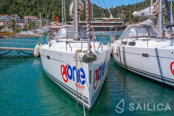 Hanse 445 - Yacht Charter Sailica