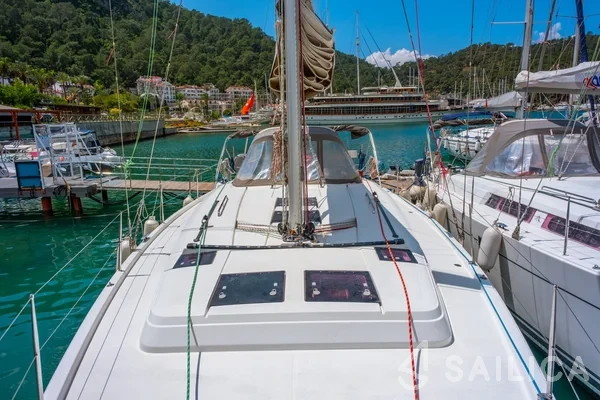 Hanse 445 - Yacht Charter Sailica