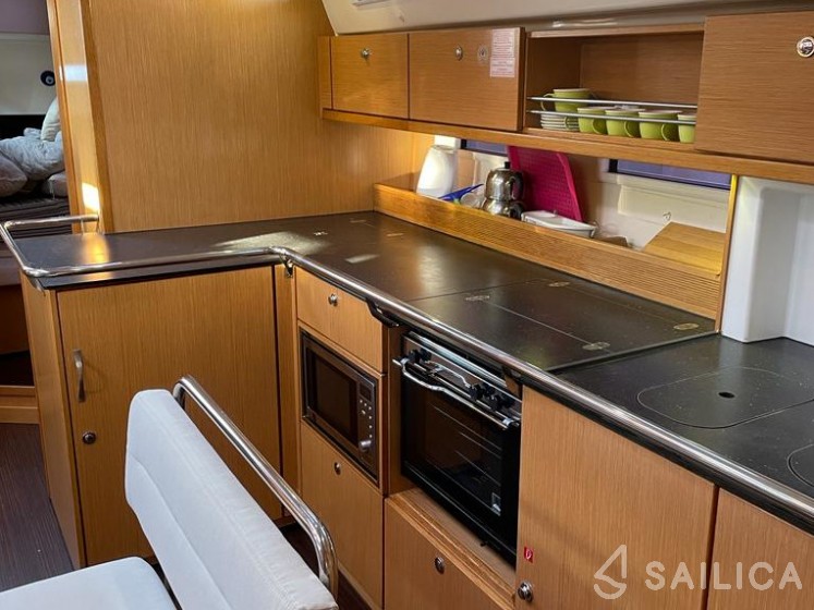 Bavaria 45 Cruiser - Yacht Charter Sailica