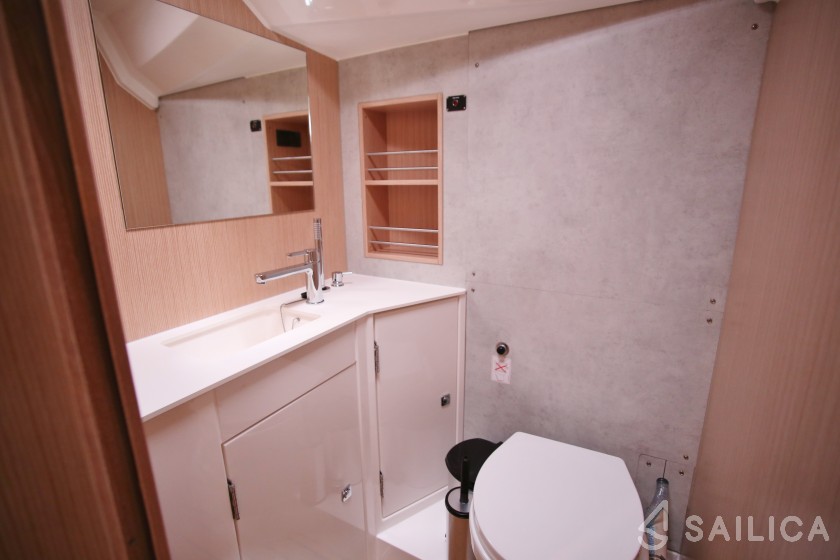 Bavaria C42 - Yacht Charter Sailica