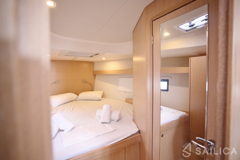 Bavaria C42 - Yacht Charter Sailica