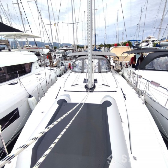 Bavaria C42 - Yacht Charter Sailica