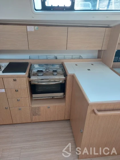 Bavaria C42 - Yacht Charter Sailica