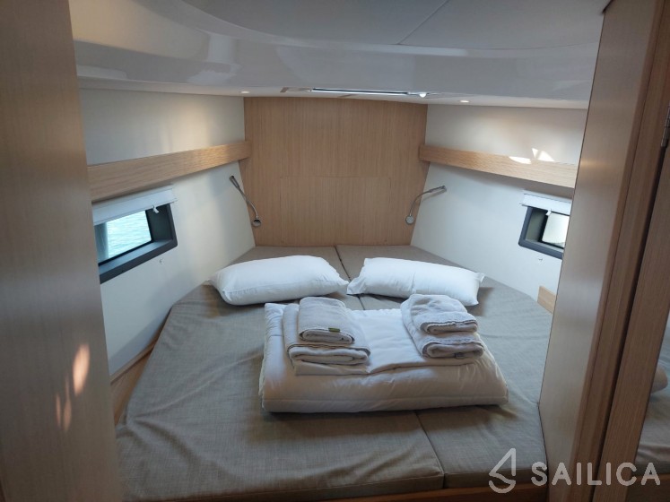 Bavaria C42 - Yacht Charter Sailica