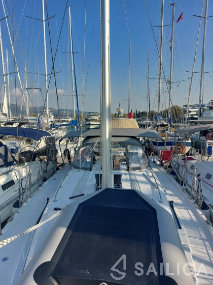 Bavaria C42 - Yacht Charter Sailica
