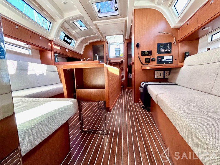 Bavaria 37 Cruiser - Yacht Charter Sailica