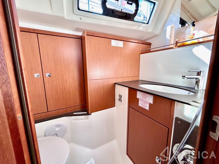 Bavaria 37 Cruiser - Yacht Charter Sailica