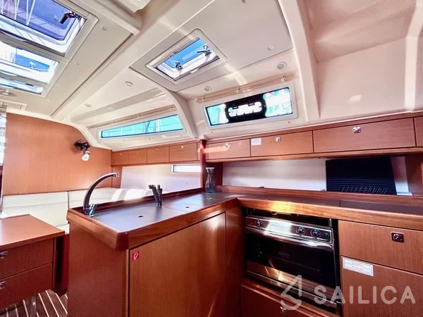 Bavaria 37 Cruiser - Yacht Charter Sailica