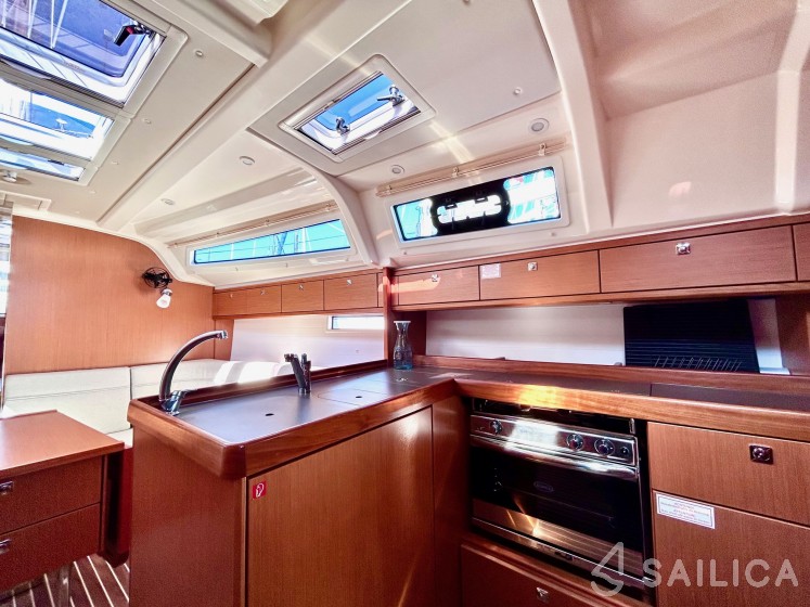 Bavaria 37 Cruiser - Yacht Charter Sailica