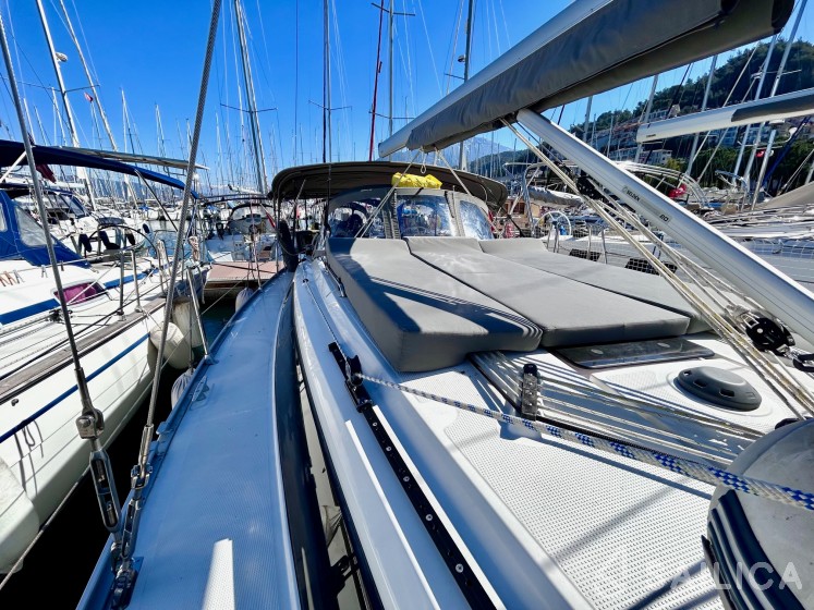 Bavaria 37 Cruiser - Yacht Charter Sailica