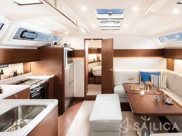Bavaria 37 Cruiser - Yacht Charter Sailica