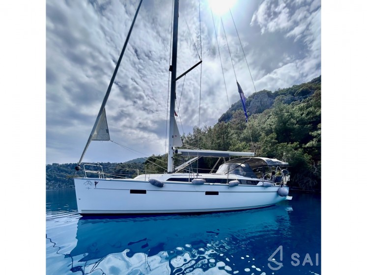 Bavaria 37 Cruiser - Yacht Charter Sailica