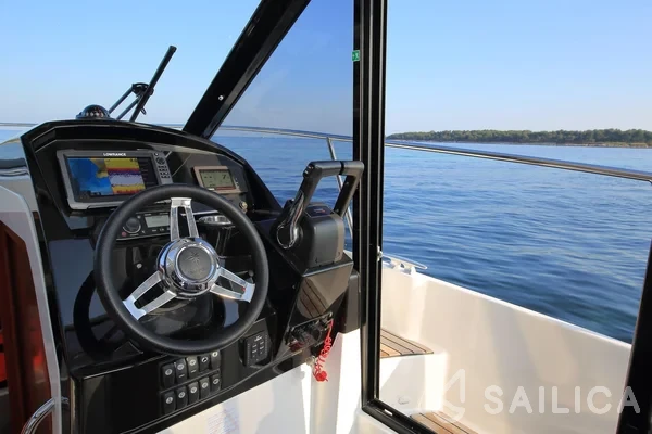 Merry Fisher 895 - Yacht Charter Sailica