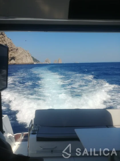 Merry Fisher 895 - Yacht Charter Sailica
