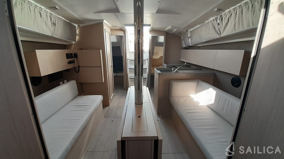 Oceanis 38.1 - Yacht Charter Sailica