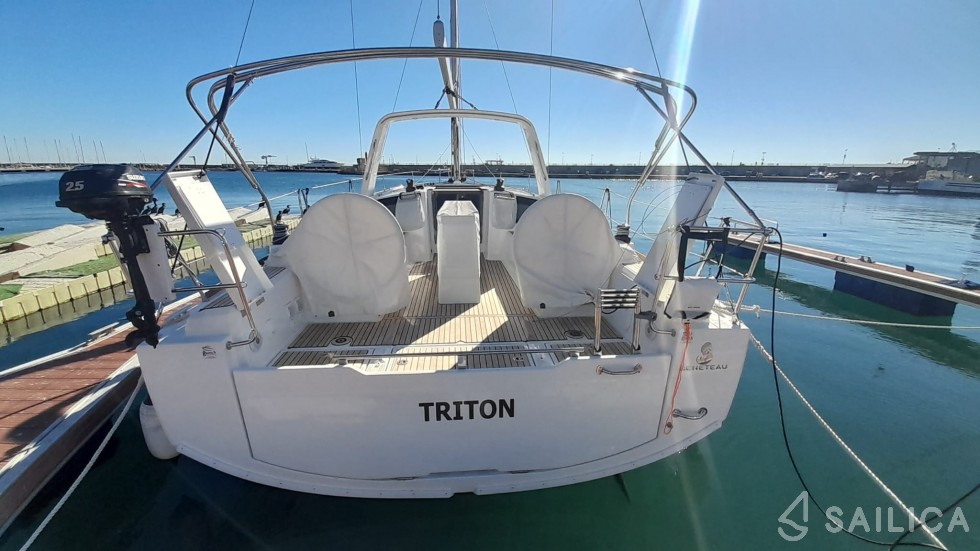 Oceanis 38.1 - Yacht Charter Sailica