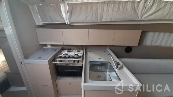 Oceanis 38.1 - Yacht Charter Sailica