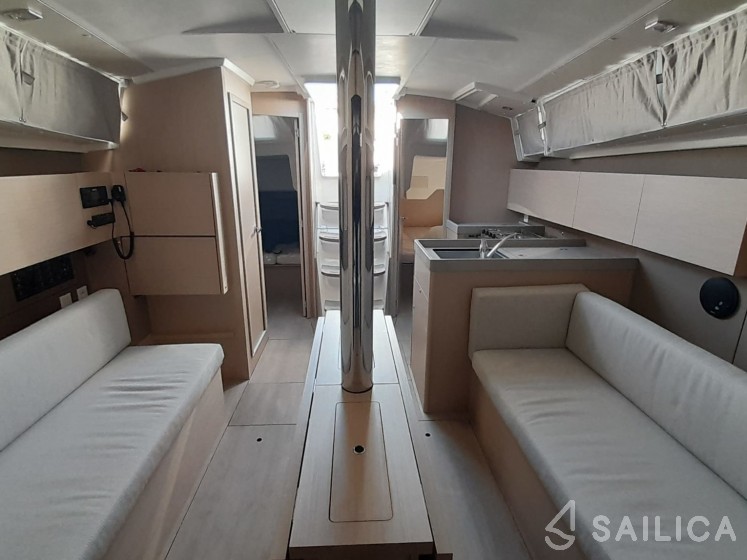 Oceanis 38.1 - Yacht Charter Sailica