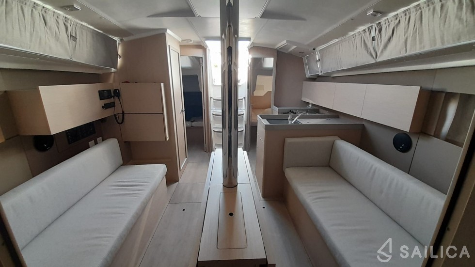 Oceanis 38.1 - Yacht Charter Sailica