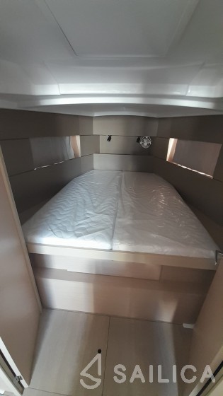 Oceanis 38.1 - Yacht Charter Sailica