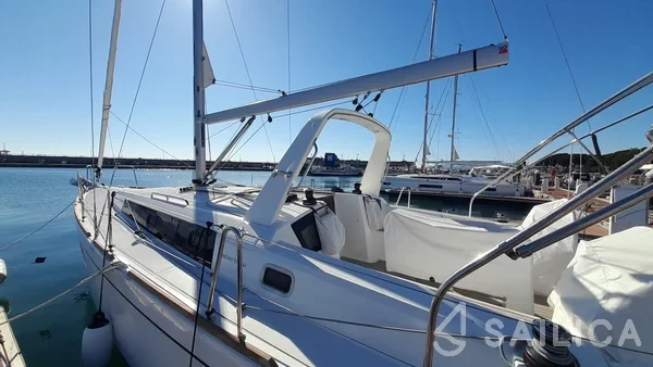 Oceanis 38.1 - Yacht Charter Sailica