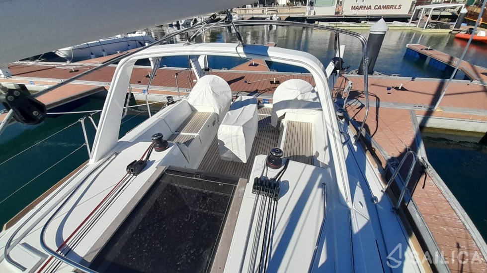 Oceanis 38.1 - Yacht Charter Sailica