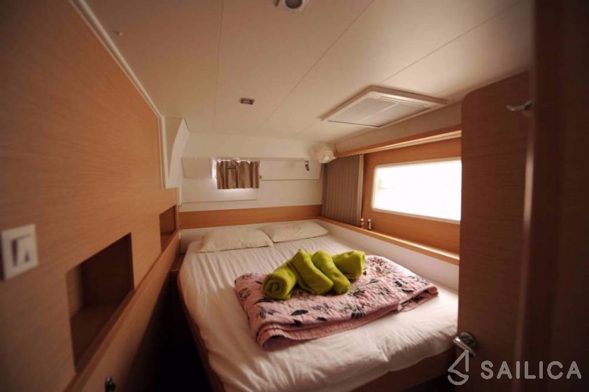 Lagoon 400 S2 - Yacht Charter Sailica