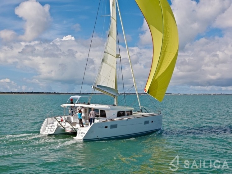 Lagoon 400 S2 - Yacht Charter Sailica