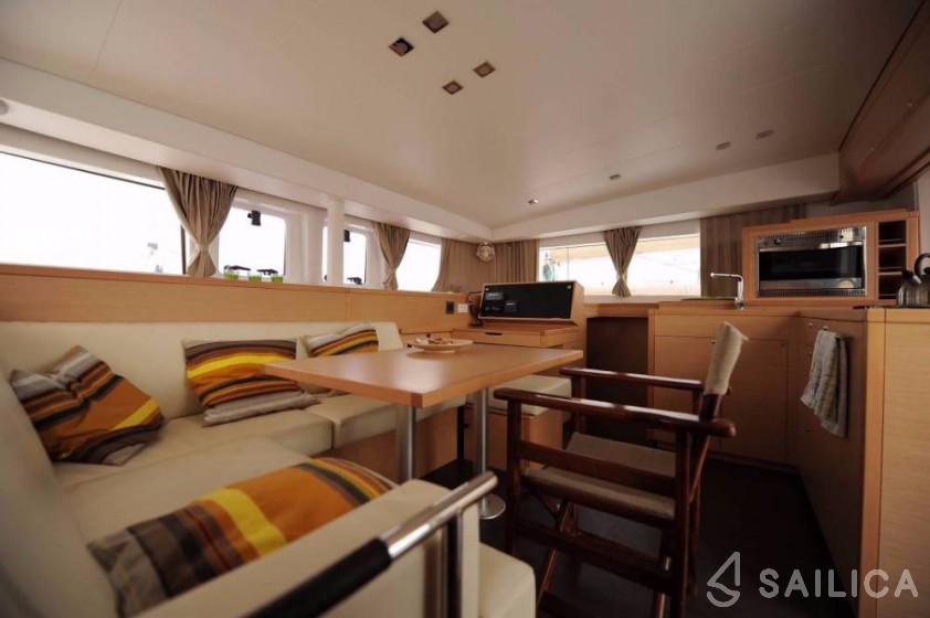 Lagoon 400 S2 - Yacht Charter Sailica