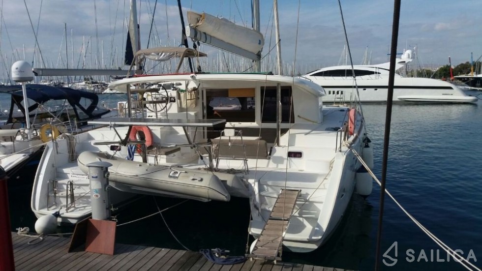 Lagoon 400 S2 - Yacht Charter Sailica