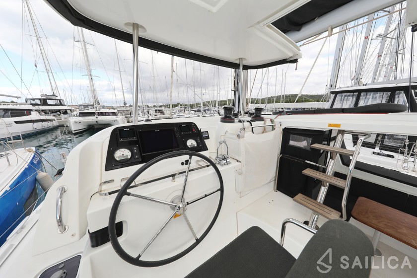 Lagoon 42 - Yacht Charter Sailica