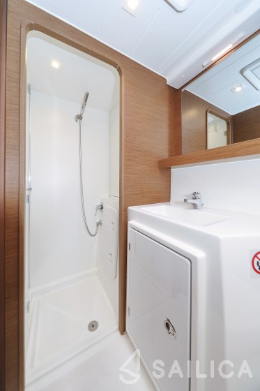 Lagoon 42 - Yacht Charter Sailica