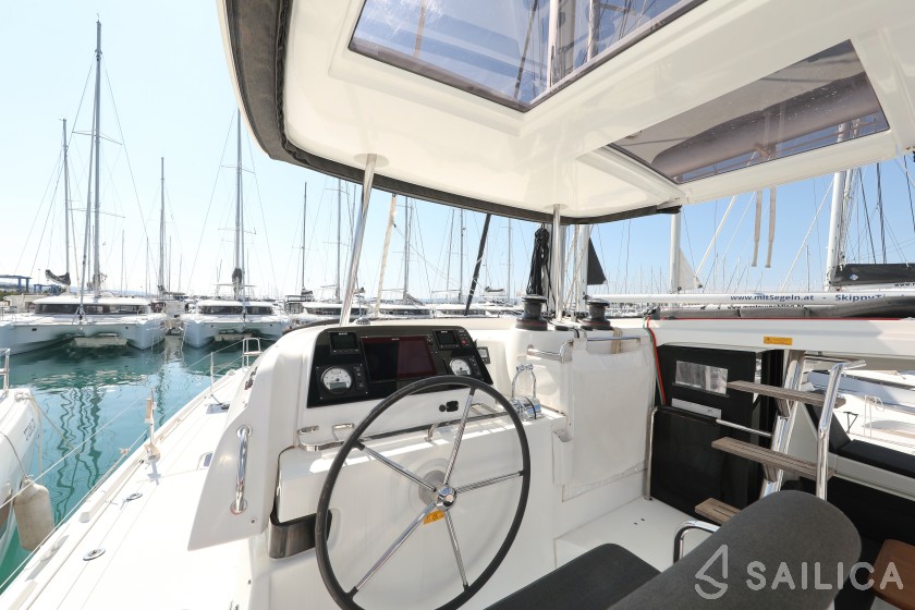 Lagoon 42 - Yacht Charter Sailica