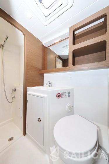 Lagoon 42 - Yacht Charter Sailica