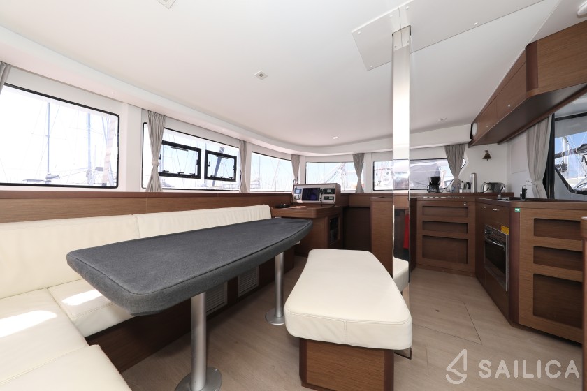 Lagoon 42 - Yacht Charter Sailica