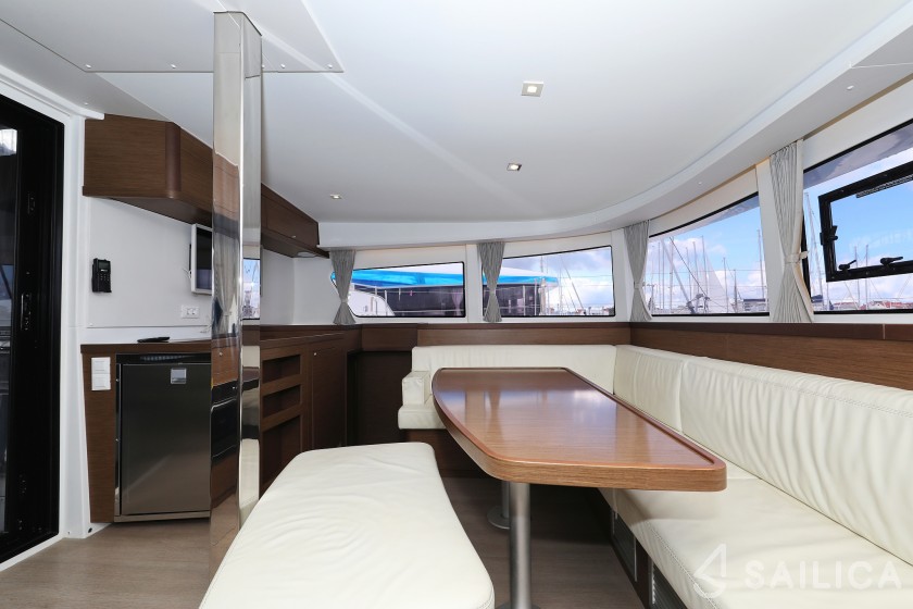 Lagoon 42 - Yacht Charter Sailica